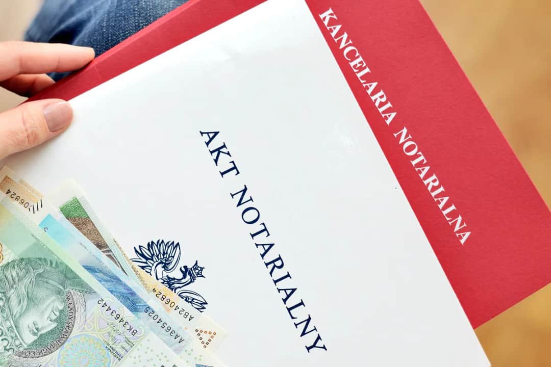 Kto wybiera notariusza przy zakupie nieruchomości? Koszty i bezpieczeństwo.